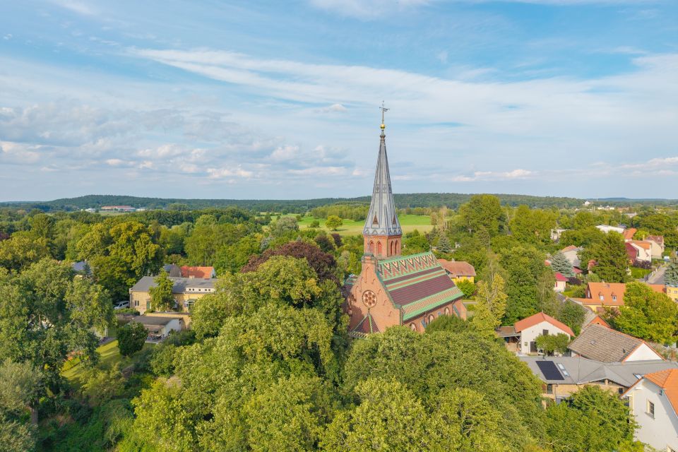 Blick auf die Dorfkirche Geltow, Foto: Martin Karnbach, Lizenz: Gemeinde Schwielowsee Blick auf die Dorfkirche Geltow, Foto: Martin Karnbach, Lizenz: Gemeinde Schwielowsee